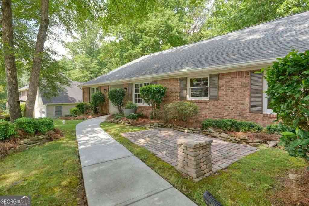 Homes For Sale - 556 Lees Trace SW<br/> Marietta, GA 30064