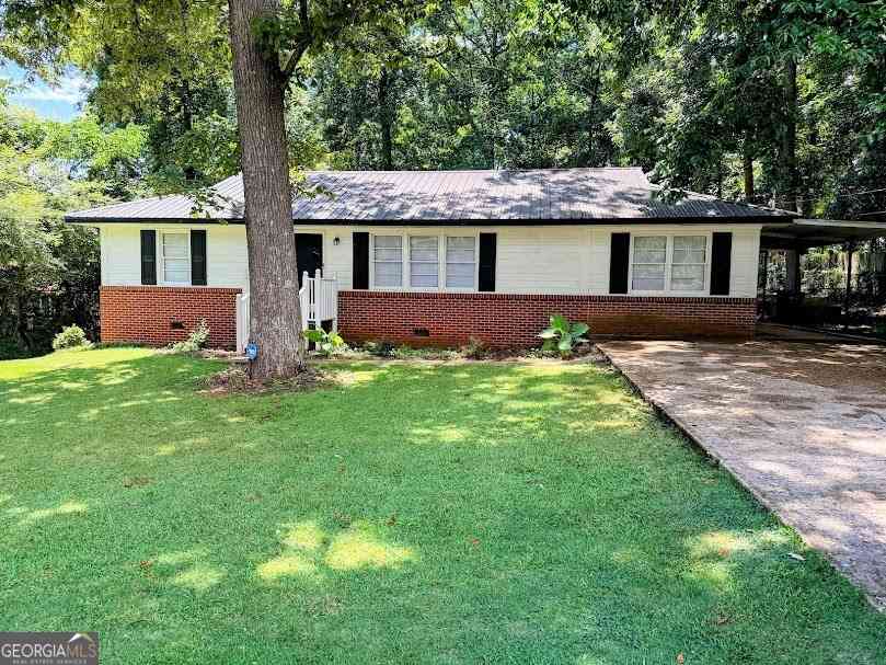 Homes For Sale - 105 Dogwood Drive<br/> Lagrange, GA 30241