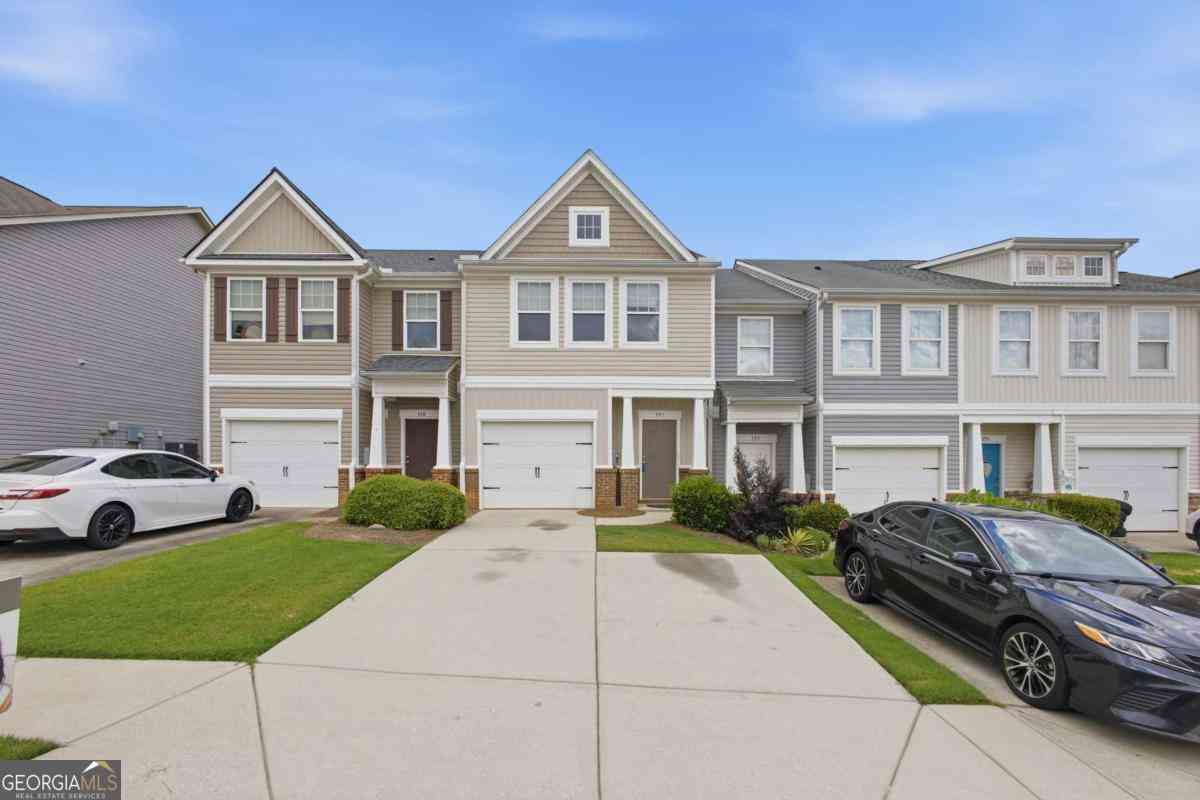 Townhouse For Sale - 390 Turtle Creek Drive<br/> Winder, GA 30680