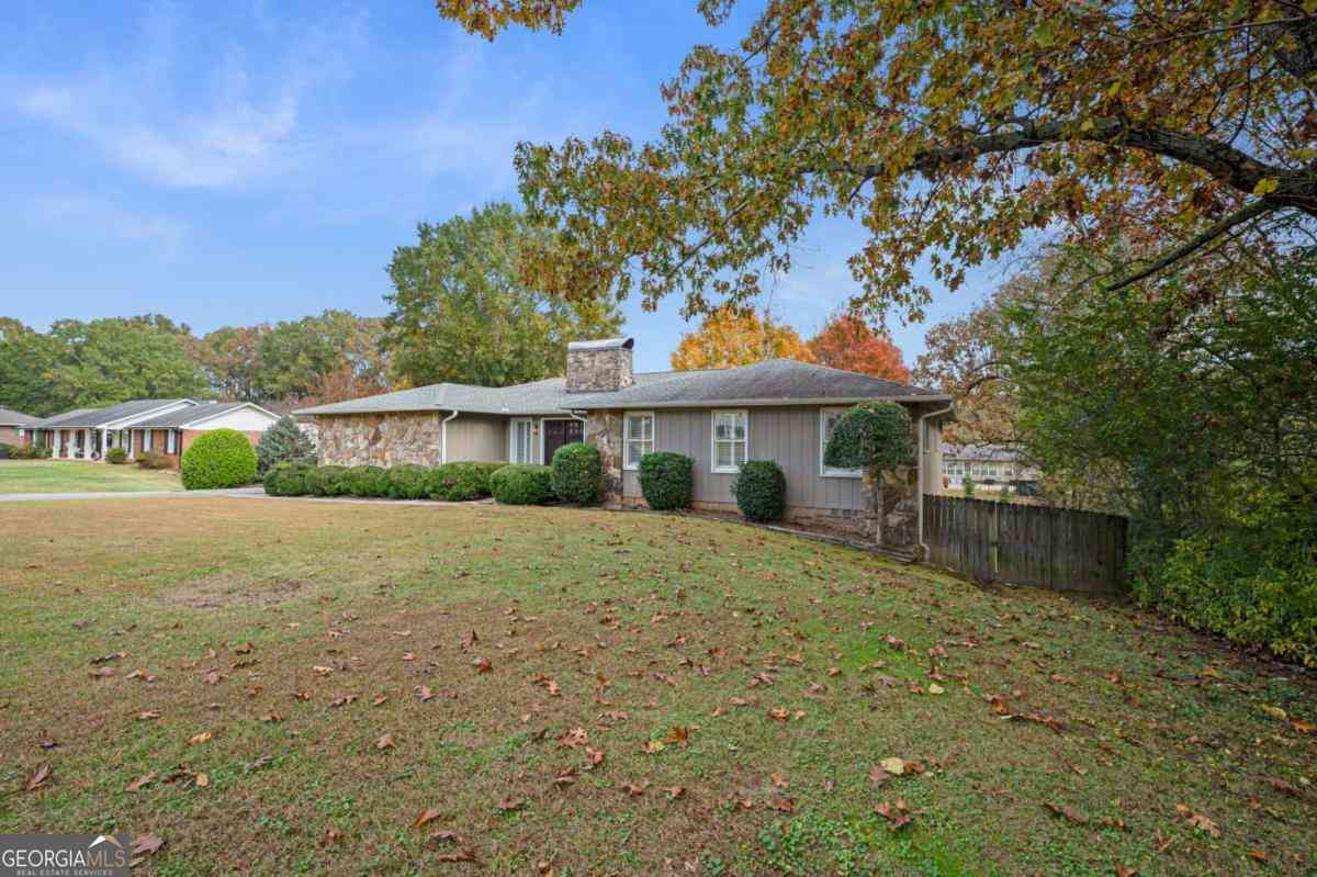 Homes For Sale - 127 Windsor Drive<br/> Calhoun, GA 30701