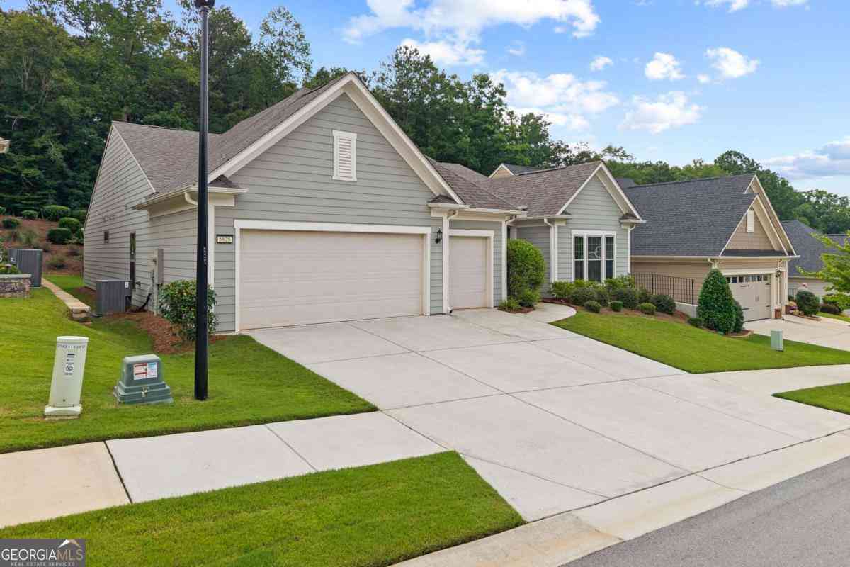 Homes For Sale - 5625 Willow Springs Place<br/> Hoschton, GA 30548