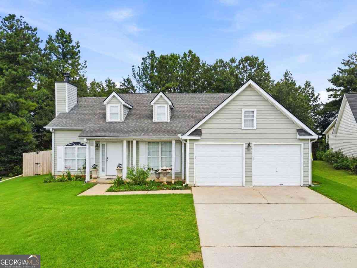 Homes For Sale - 1016 Meadow Glen Circle<br/> Fulton County, Fairburn, GA 30213