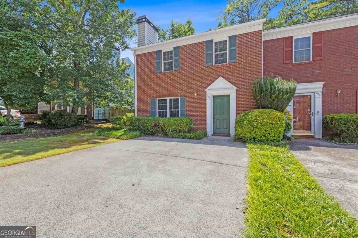 Townhouse For Sale - 725 Anderson Walk<br/> Marietta, GA 30062