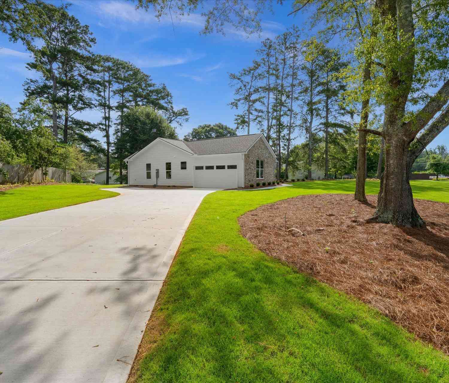 Homes For Sale - 10 Colonial Drive<br/> Carrollton, GA 30117
