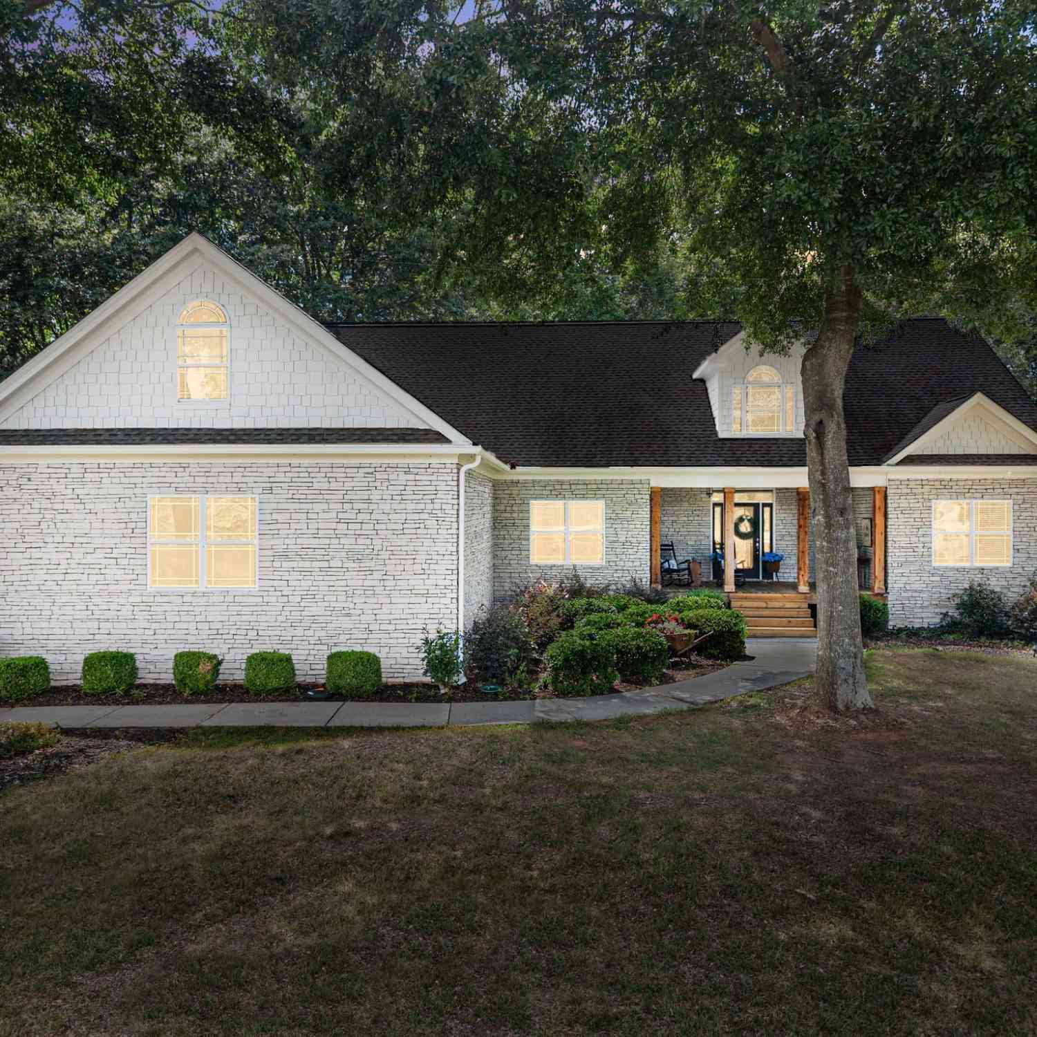 Homes For Sale - 860 Lakeview Drive<br/> Jackson County, Commerce, GA 30529