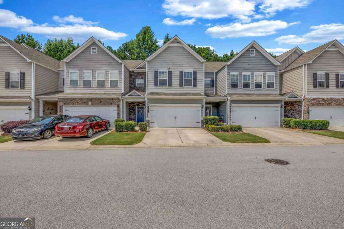 Townhouse For Sale - 411 Crescent Woode Drive<br/> Dallas, GA 30157