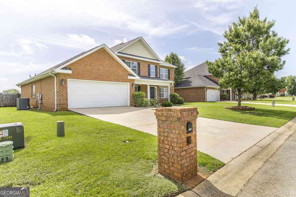 Homes For Sale - 206 Staffordshire Avenue<br/> Warner Robins, GA 31088