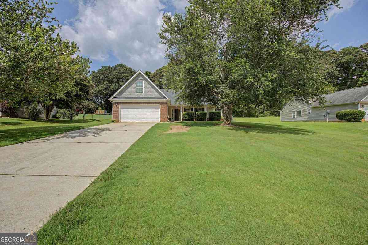 Homes For Sale - 1438 Solomon Drive<br/> Winder, GA 30680