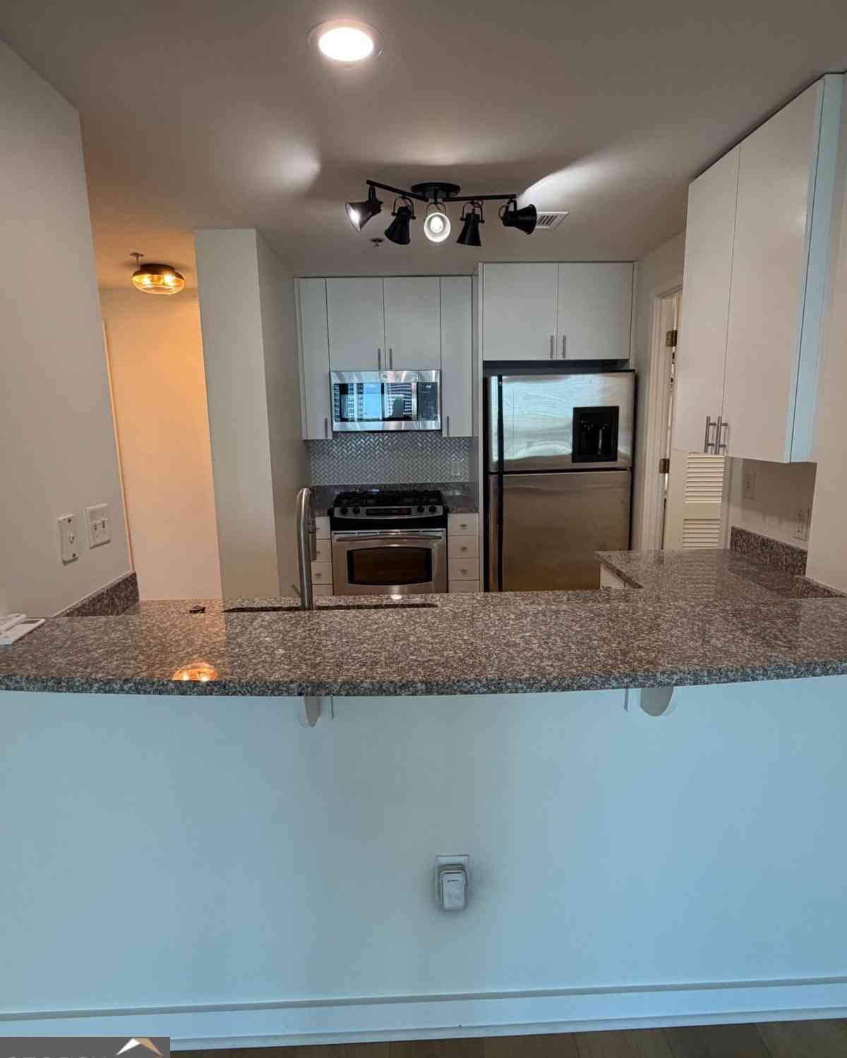 Condo For Sale - 3338 Peachtree Road NE #1106<br/> Atlanta, GA 30326