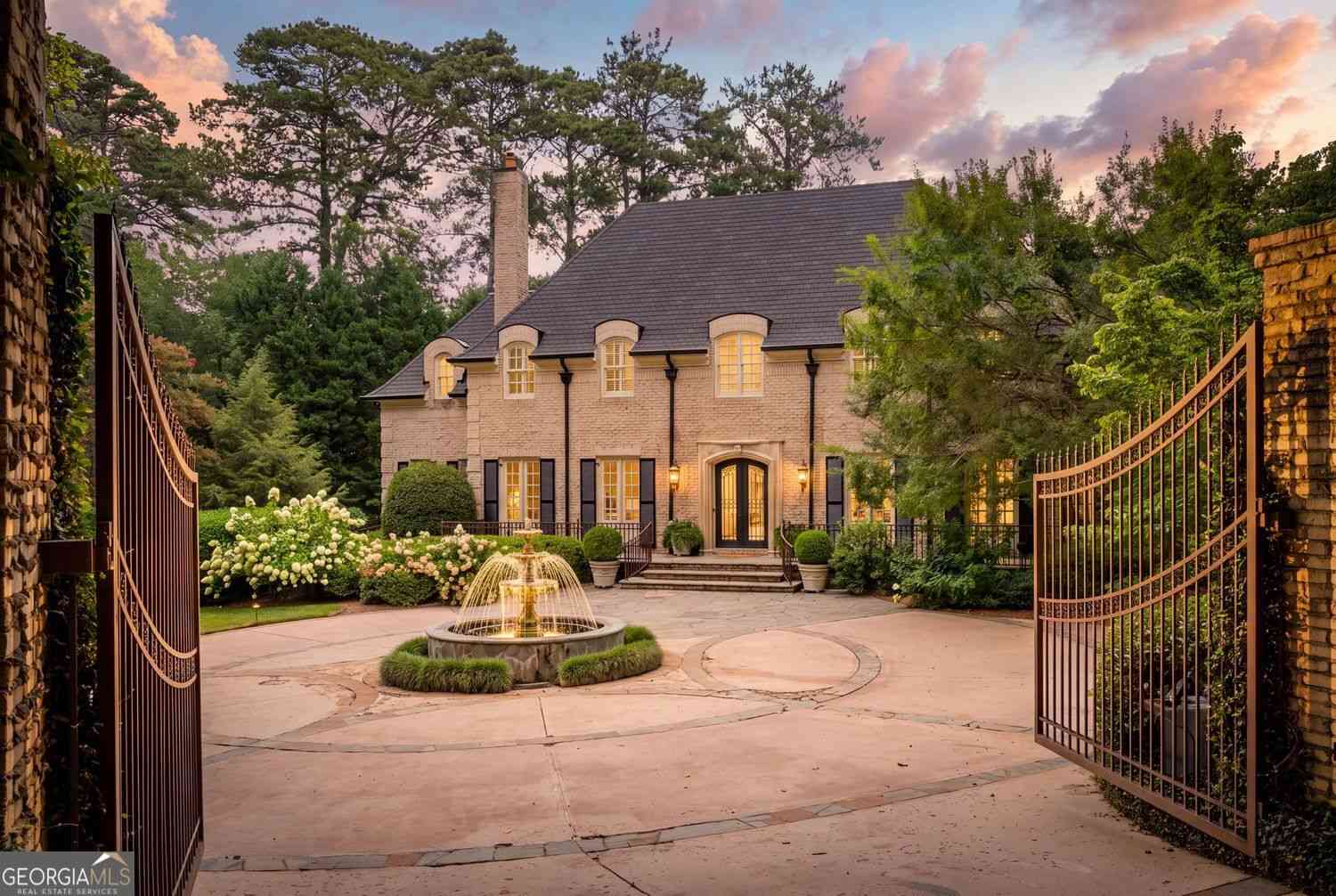 Homes For Sale - 305 Forrest Lake Drive<br/> Fulton County, Sandy Springs, GA 30327