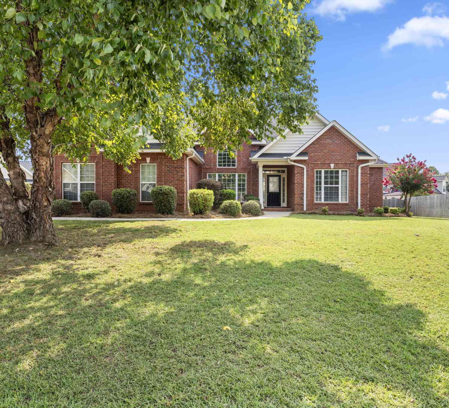 Homes For Sale - 102 Rosemary Court<br/> Warner Robins, GA 31088