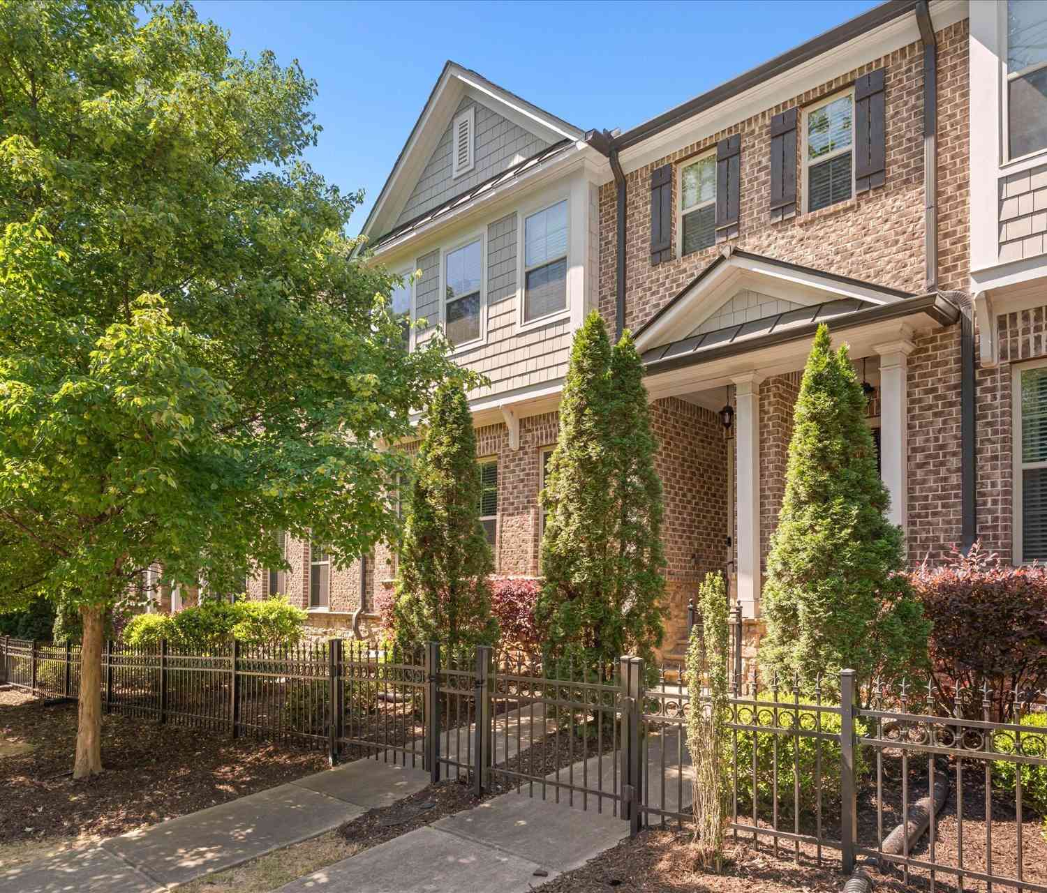 Townhouse For Sale - 1820 Stephanie Trail<br/> Dekalb County, Atlanta, GA 30329