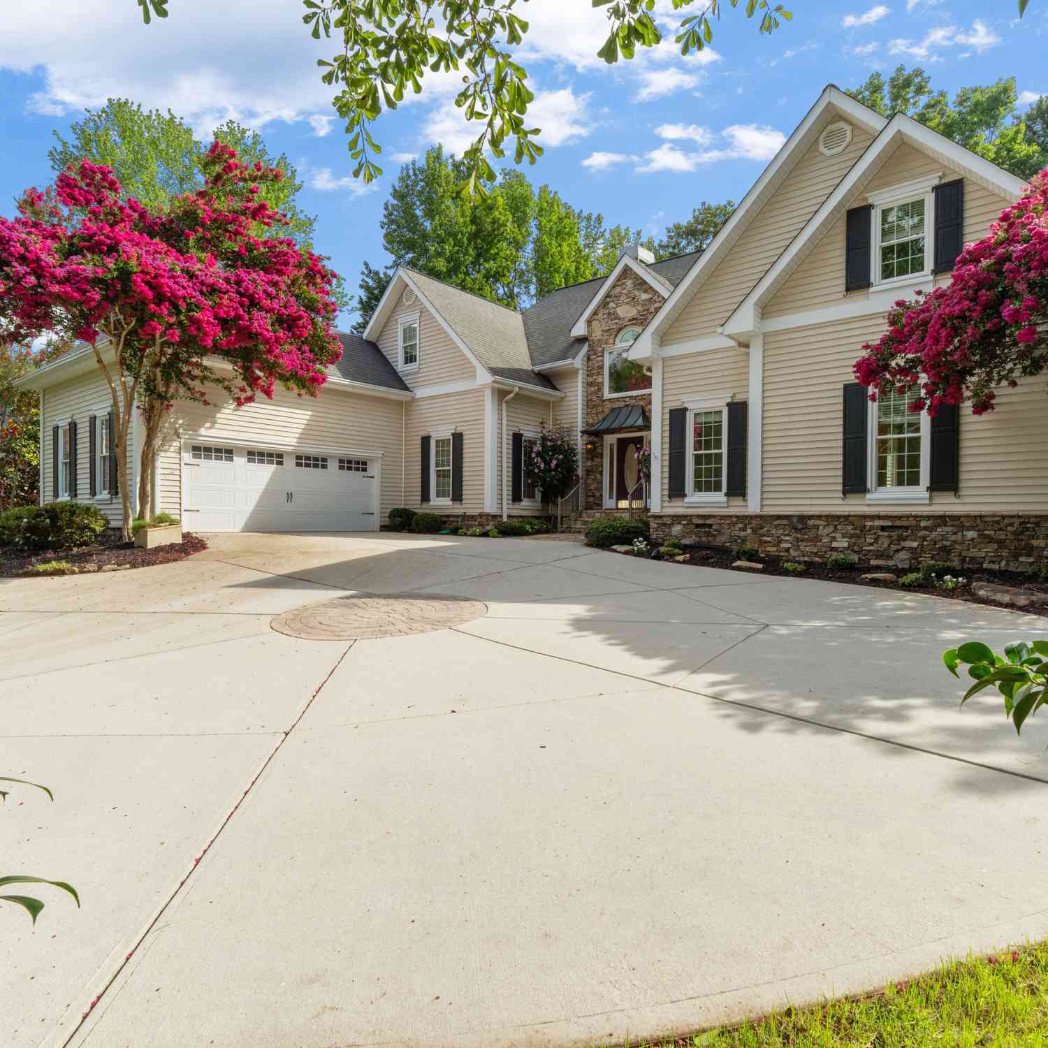 Homes For Sale - 66 Hidden Lakes Drive<br/> Carrollton, GA 30116