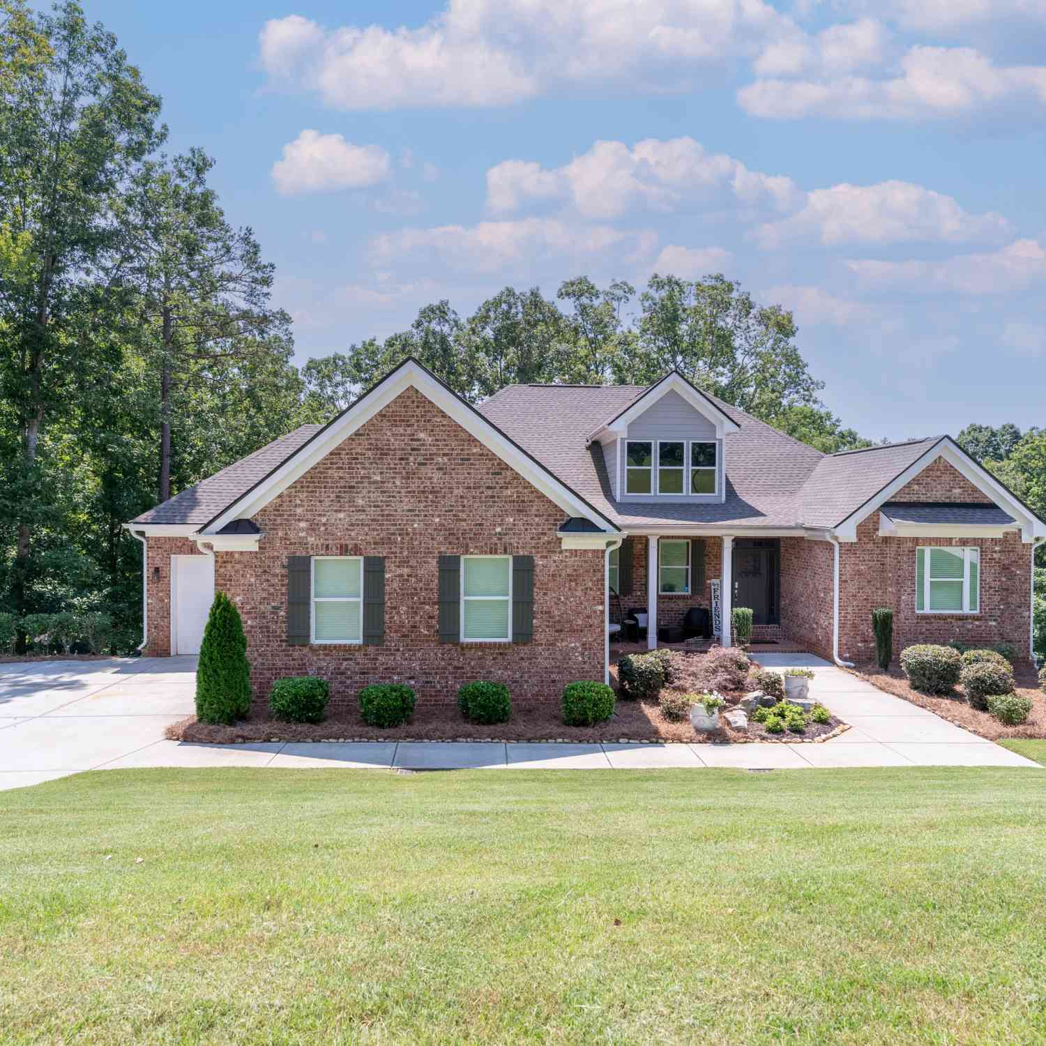 Homes For Sale - 5171 Glen Forrest Drive<br/> Flowery Branch, GA 30542