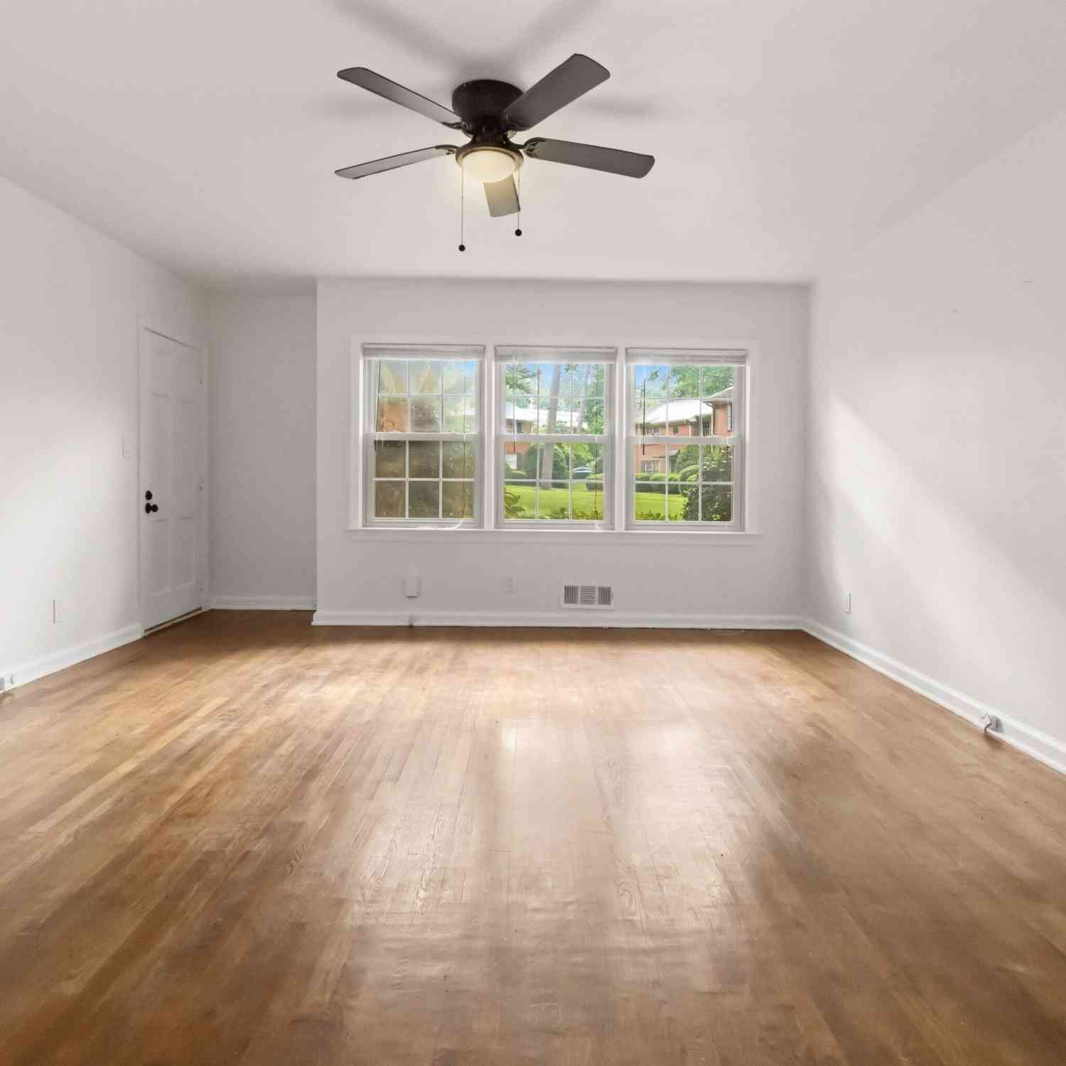 Condo For Sale - 425 Lindbergh Drive #G1<br/> Atlanta, GA 30305
