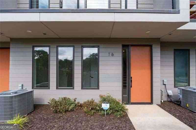 Townhouse For Sale - 1300 Memorial Drive SE #16<br/> Dekalb County, Atlanta, GA 30317