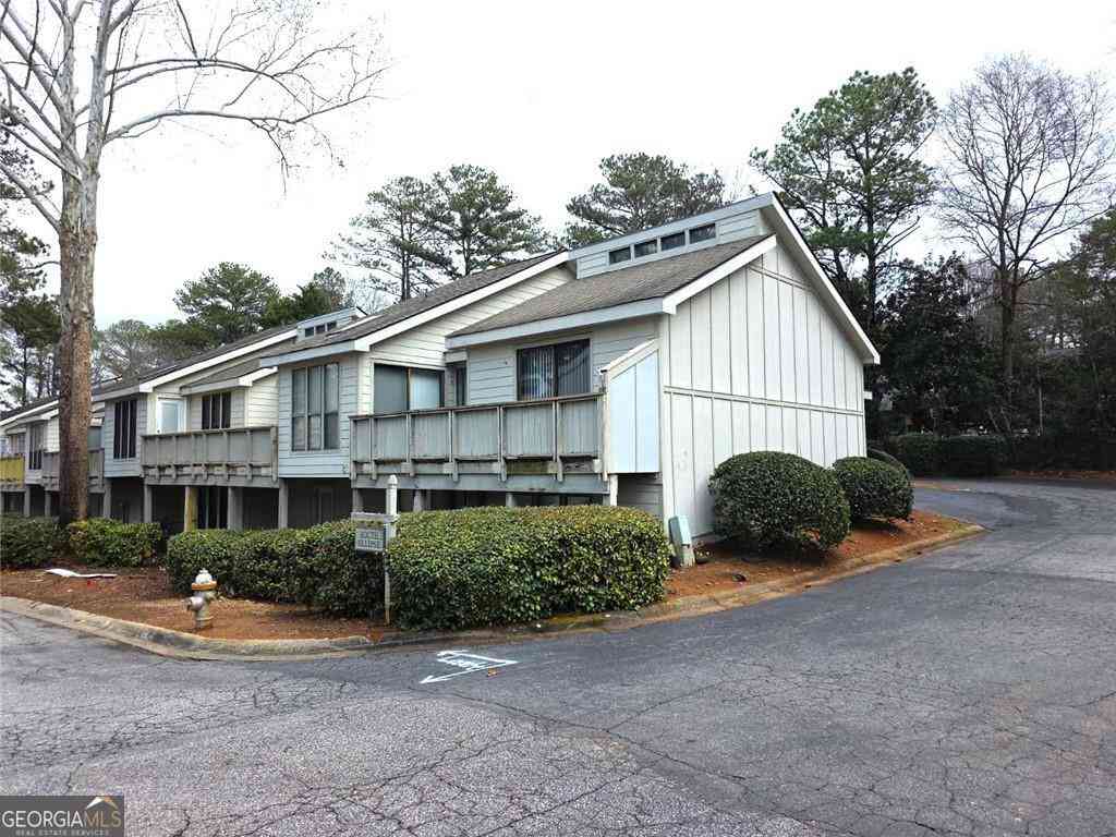 Condo For Sale - 5025 Highland Club Drive<br/> Marietta, GA 30068