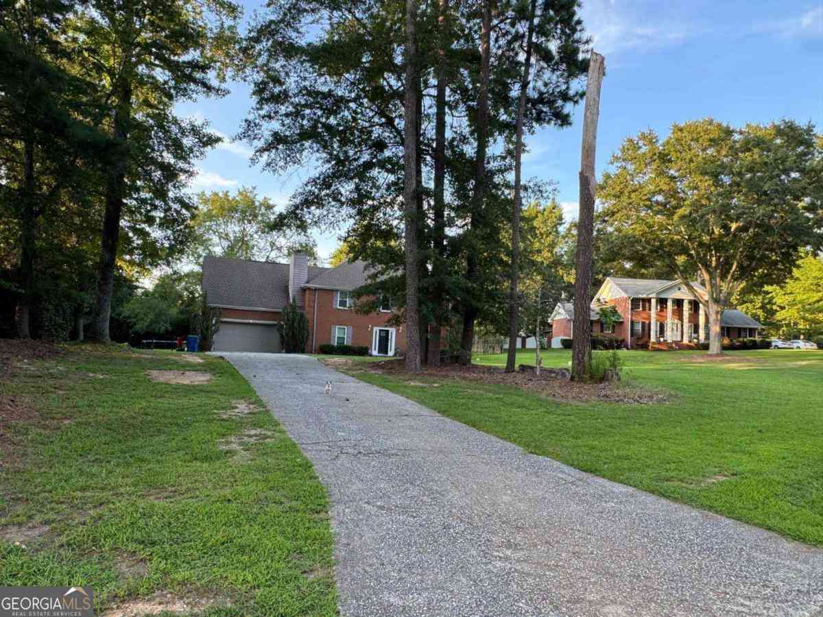 Homes For Sale - 760 Kings Crest Court<br/> Fulton County, Fairburn, GA 30213