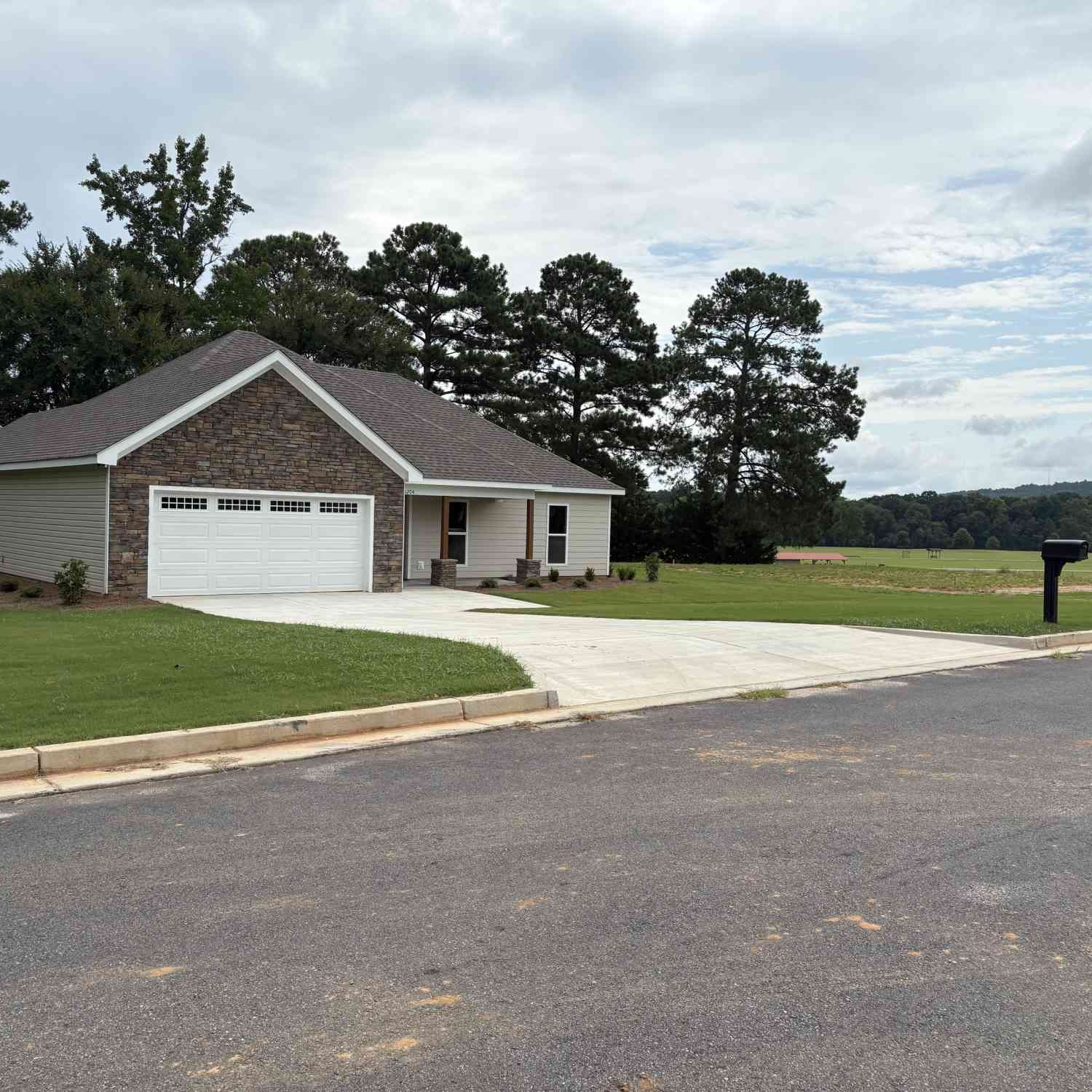Homes For Sale - 1204 22nd Pl<br/> Valley, AL 36854