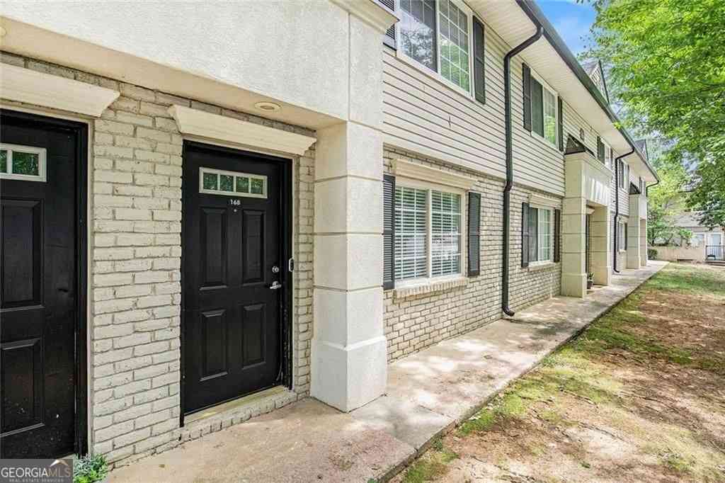 Condo For Sale - 6940 Roswell Road #16B<br/> Atlanta, GA 30328