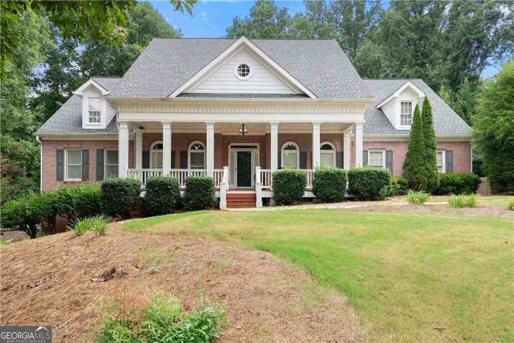 Homes For Sale - 5022 Oak Farm Way<br/> Flowery Branch, GA 30542