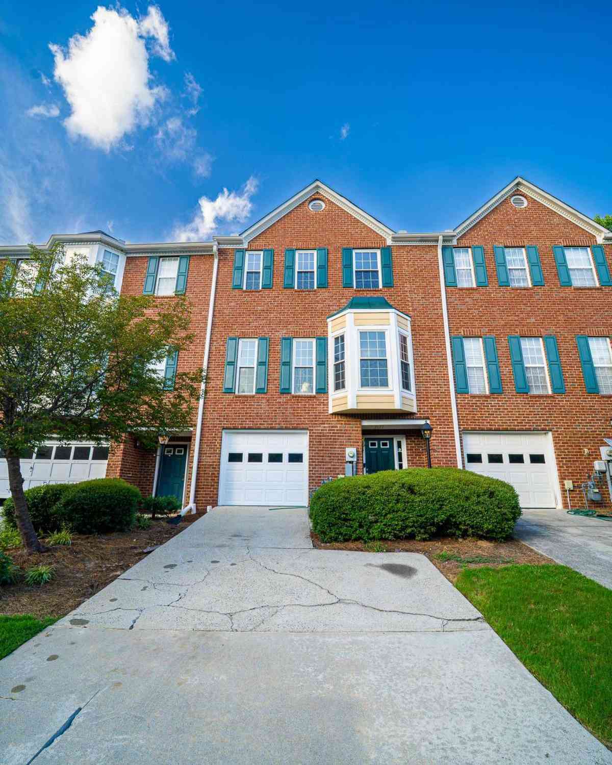 Townhouse For Sale - 2077 Pinnacle Pointe Drive<br/> Norcross, GA 30071