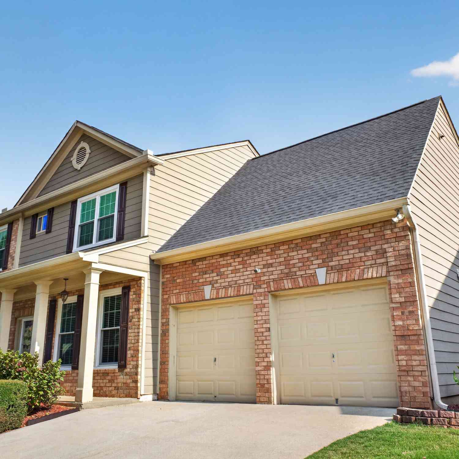 Homes For Sale - 1941 Ashwood Grove Drive<br/> Snellville, GA 30078