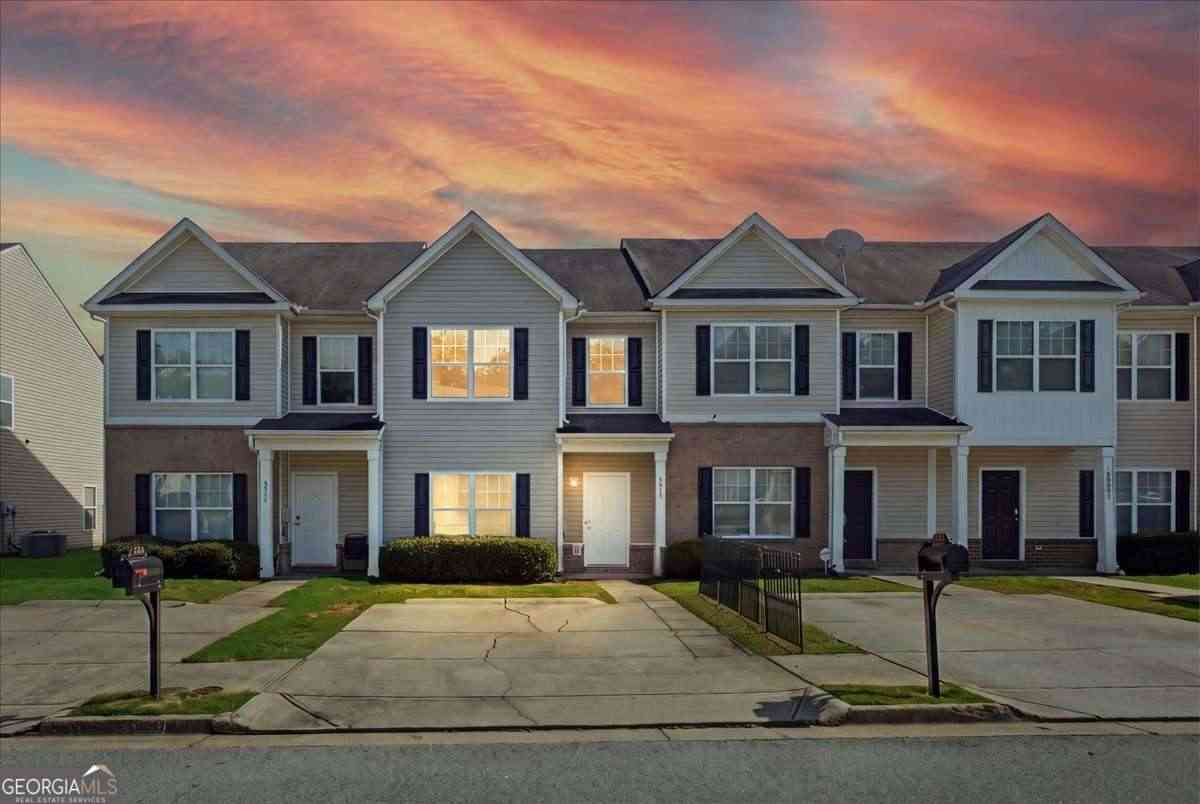 Townhouse For Sale - 2255 Bigwood Trail<br/> Atlanta, GA 30349