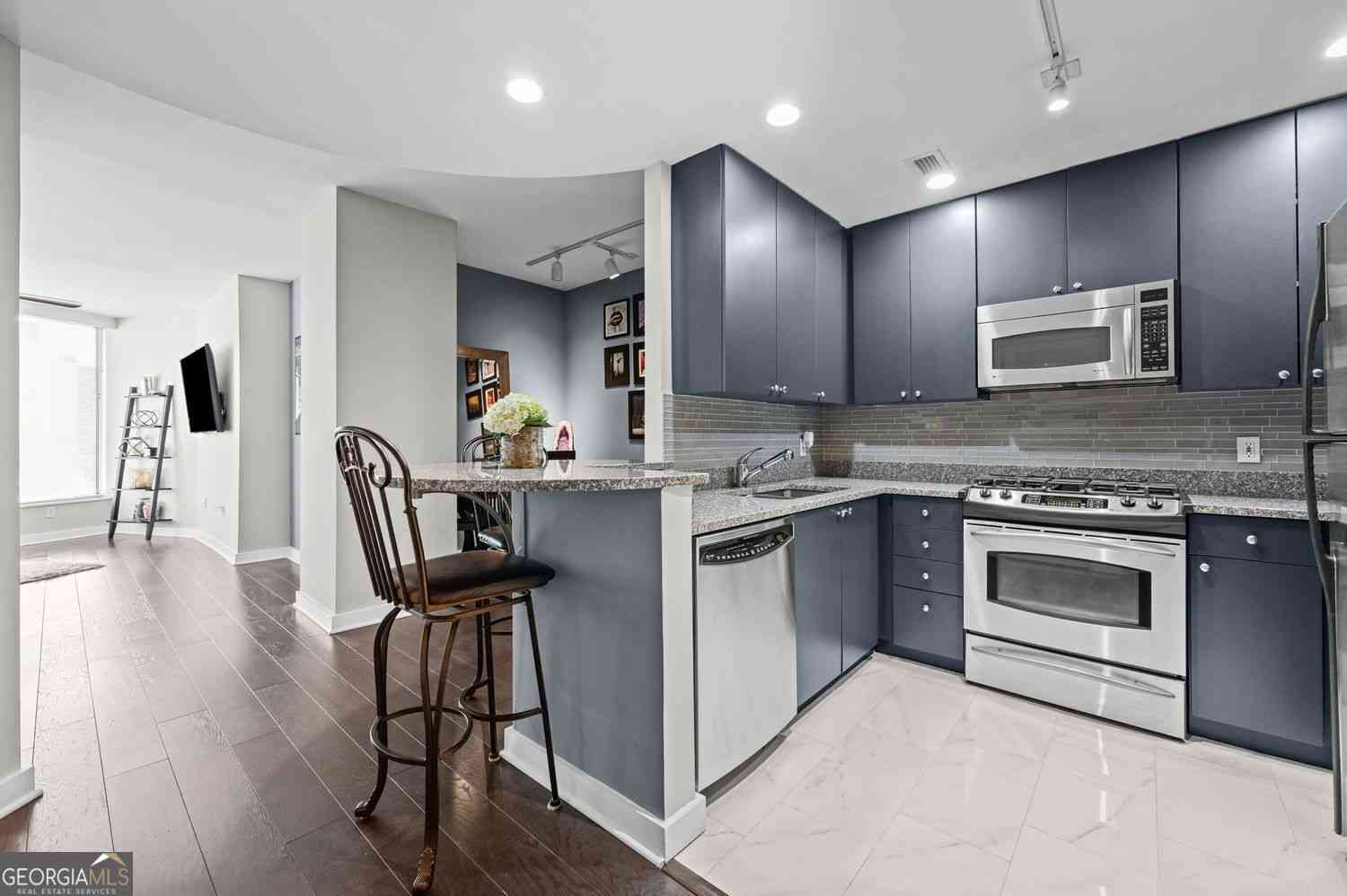 Condo For Sale - 3338 Peachtree Road NE #1105<br/> Atlanta, GA 30326
