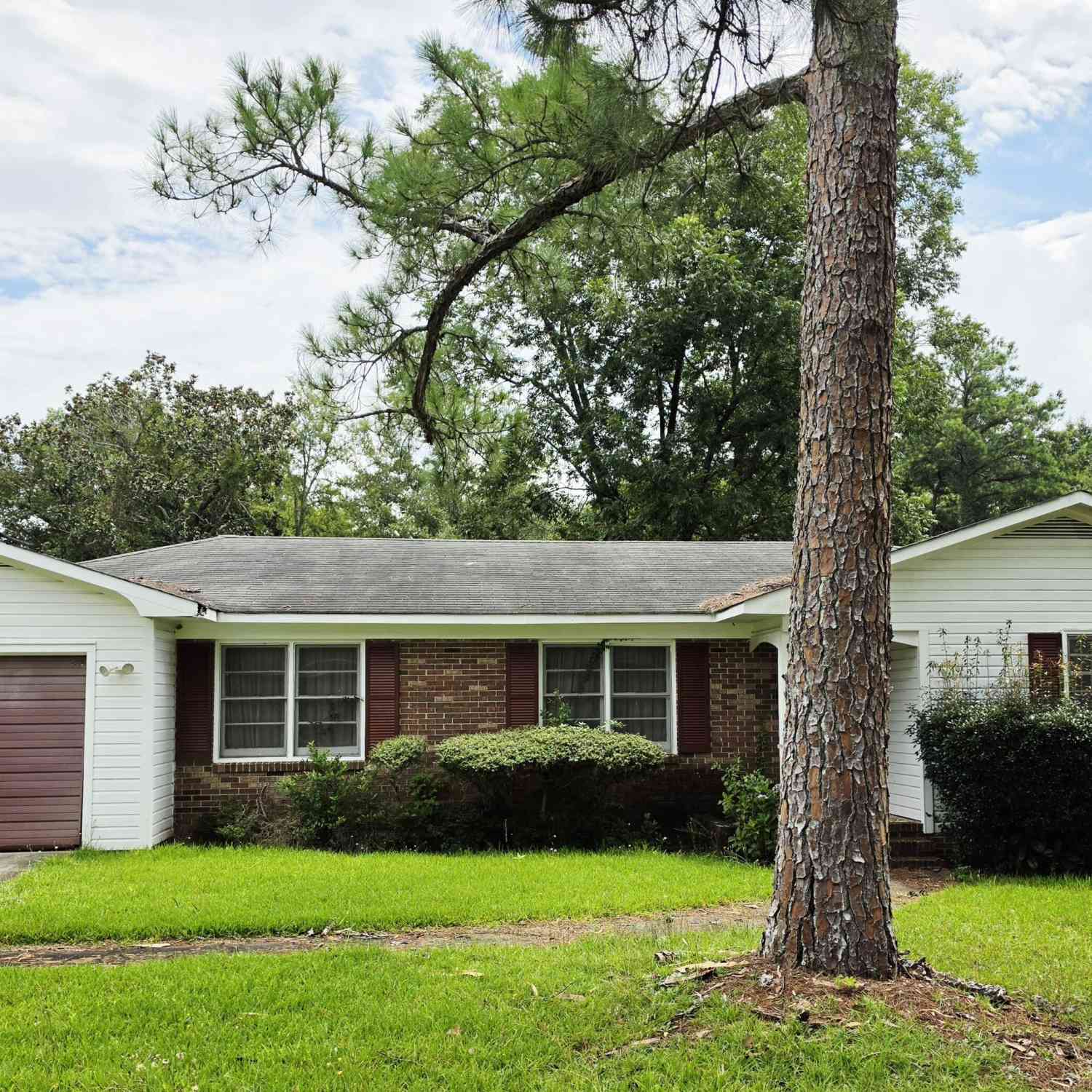 Homes For Sale - 1404 Long Acre Drive<br/> Macon, GA 31204