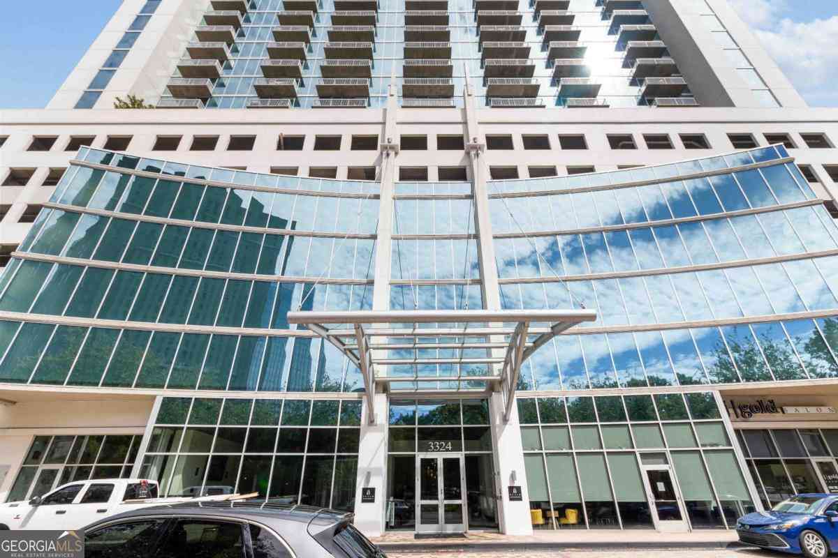 Condo For Sale - 3324 Peachtree Road NE #815<br/> Atlanta, GA 30326
