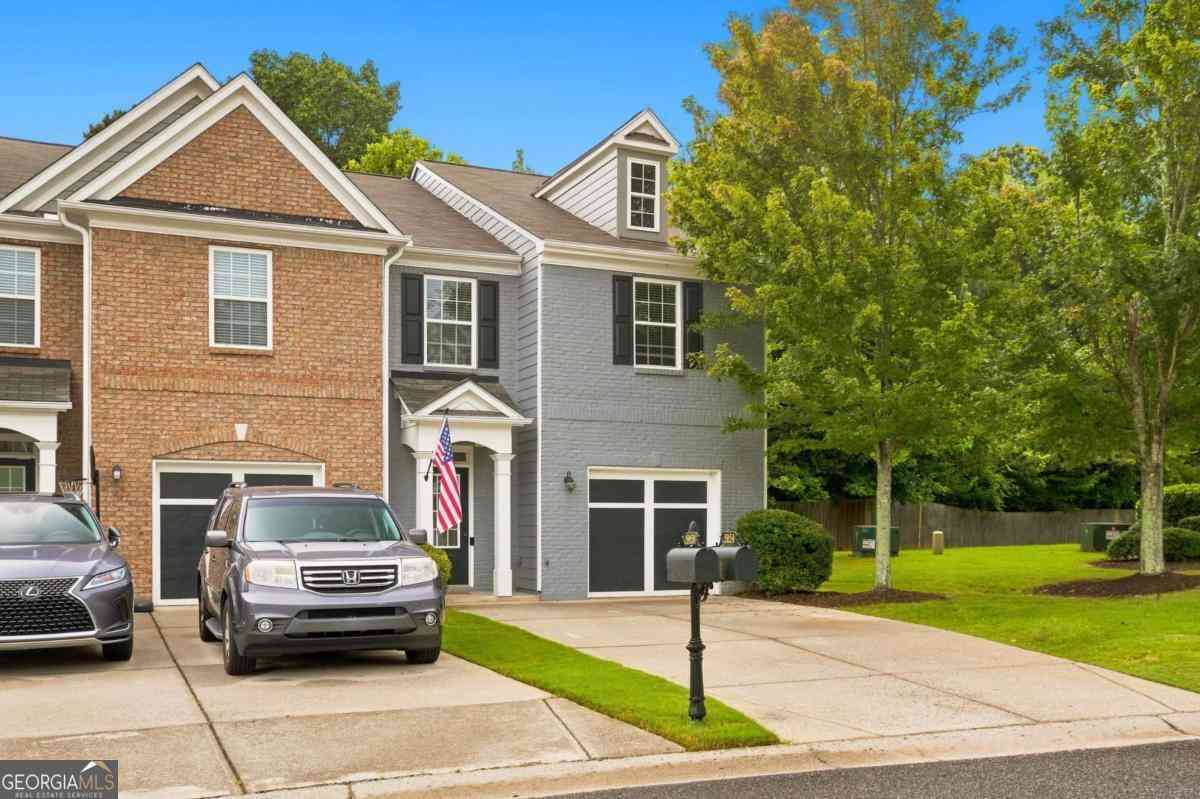Townhouse For Sale - 5054 Sherwood Way<br/> Cumming, GA 30040