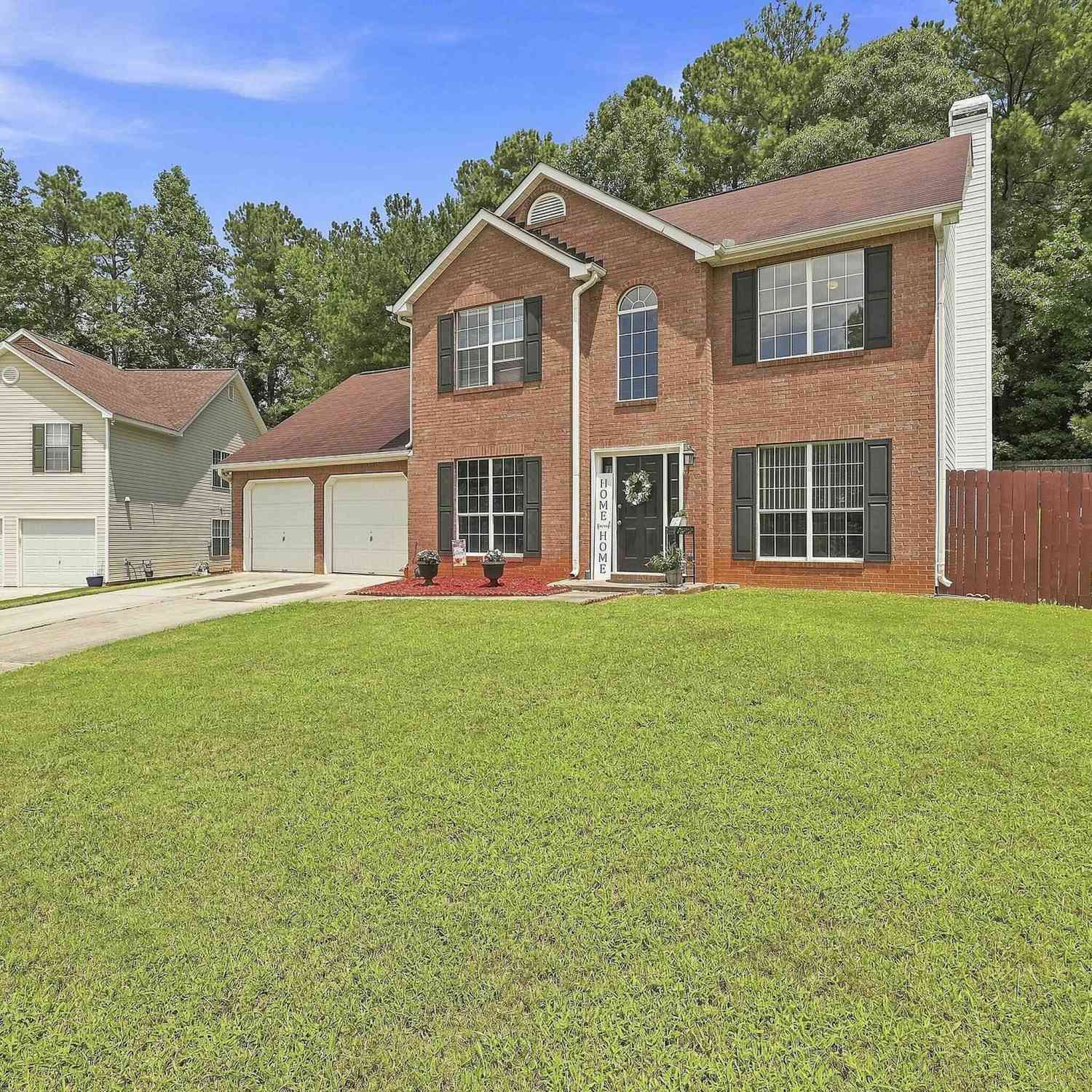 Homes For Sale - 12198 Crestwood Court<br/> Fayetteville, GA 30215