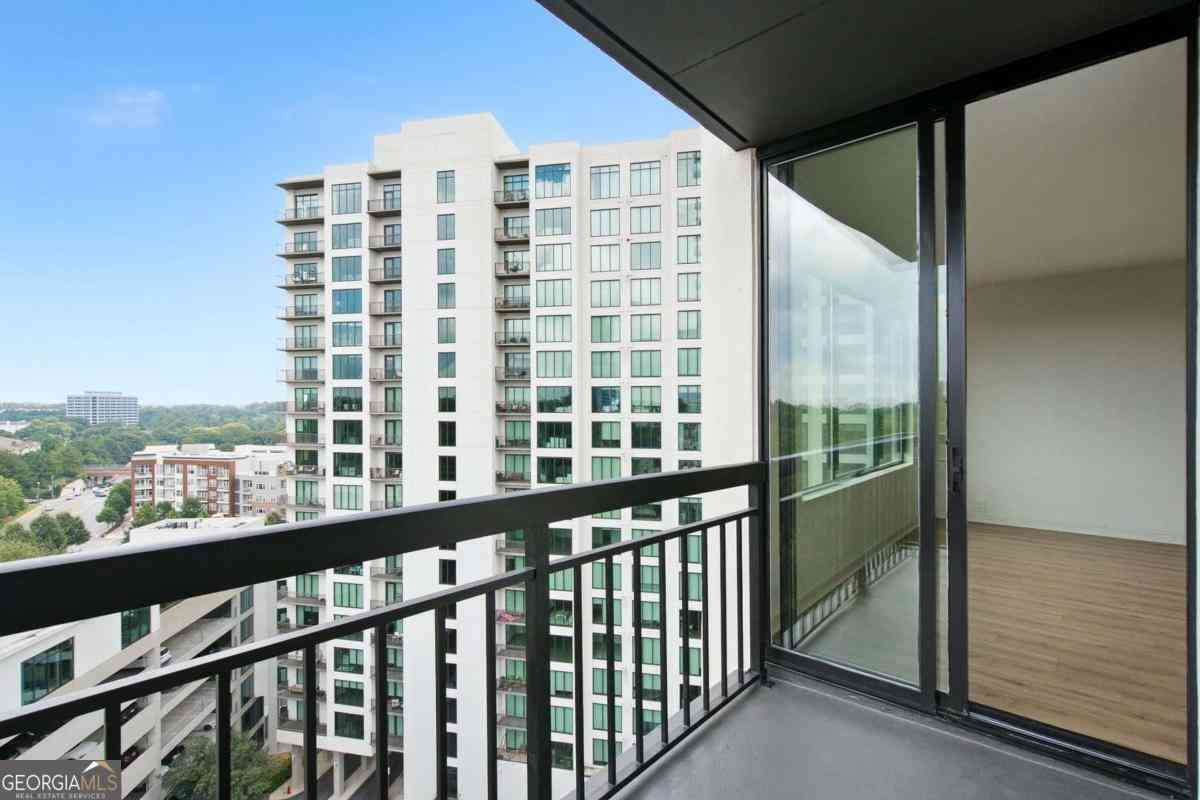 Condo For Sale - 3481 Lakeside Drive NE #1702<br/> Atlanta, GA 30326