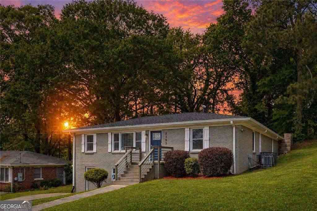 Homes For Sale - 2353 Larchwood Road<br/> Atlanta, GA 30310