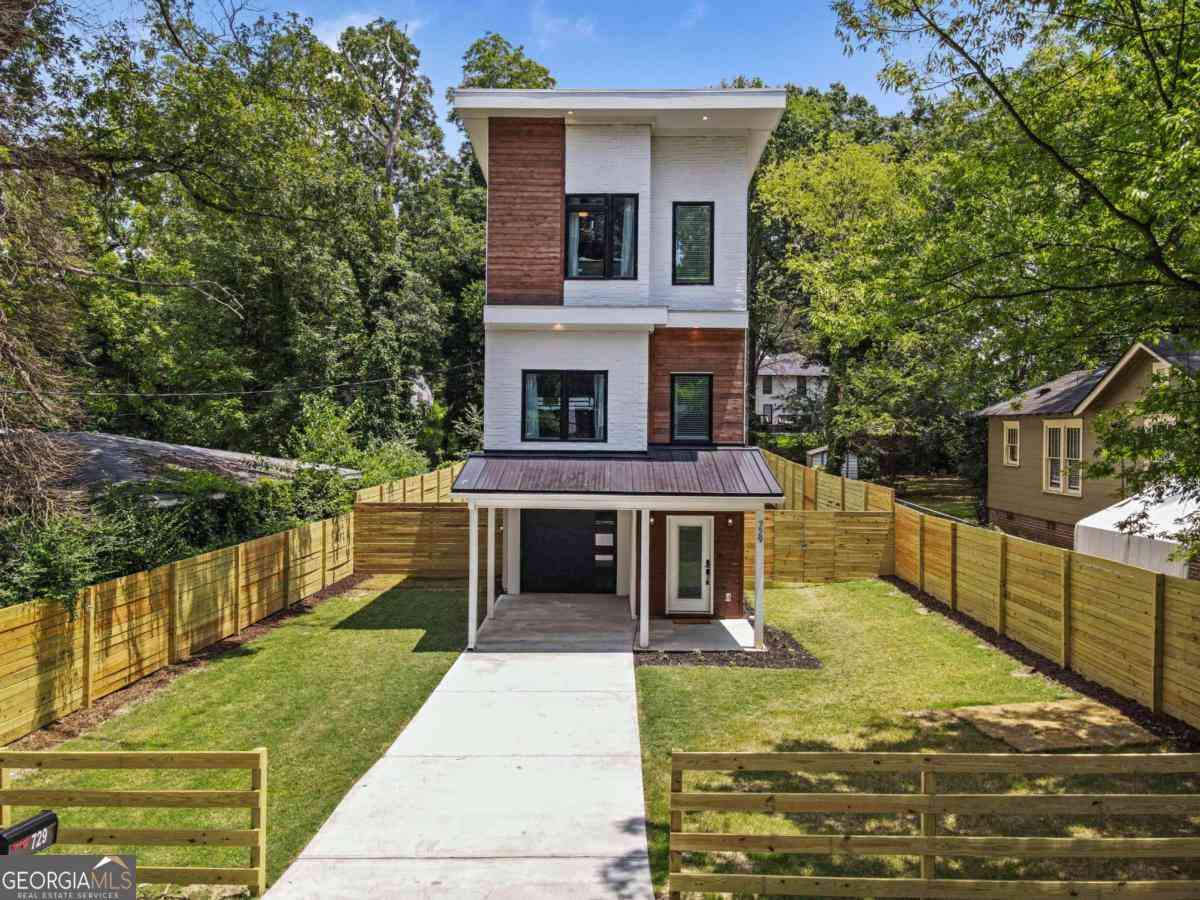 Homes For Sale - 729 Emily Place NW<br/> Fulton County, Atlanta, GA 30318