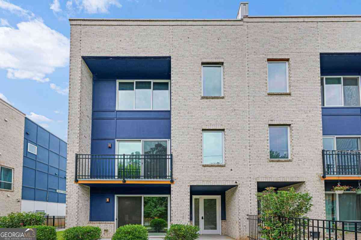 Townhouse For Sale - 1585 Rock Dam Drive<br/> Dekalb County, Atlanta, GA 30317