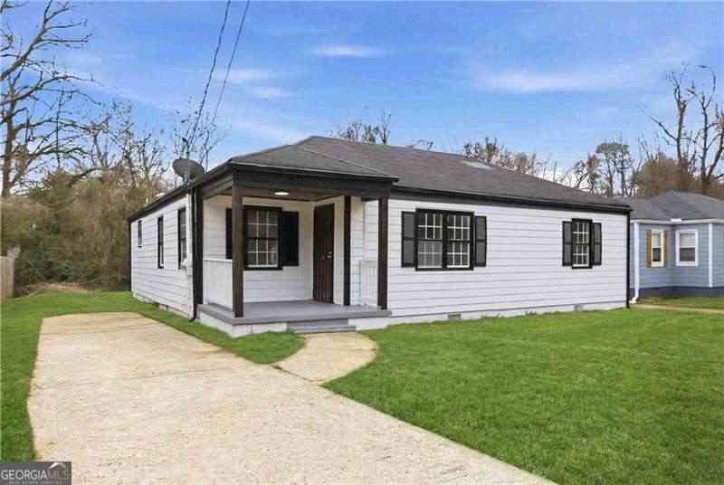Homes For Sale - 745 Lee Andrews Avenue SE<br/> Fulton County, Atlanta, GA 30315