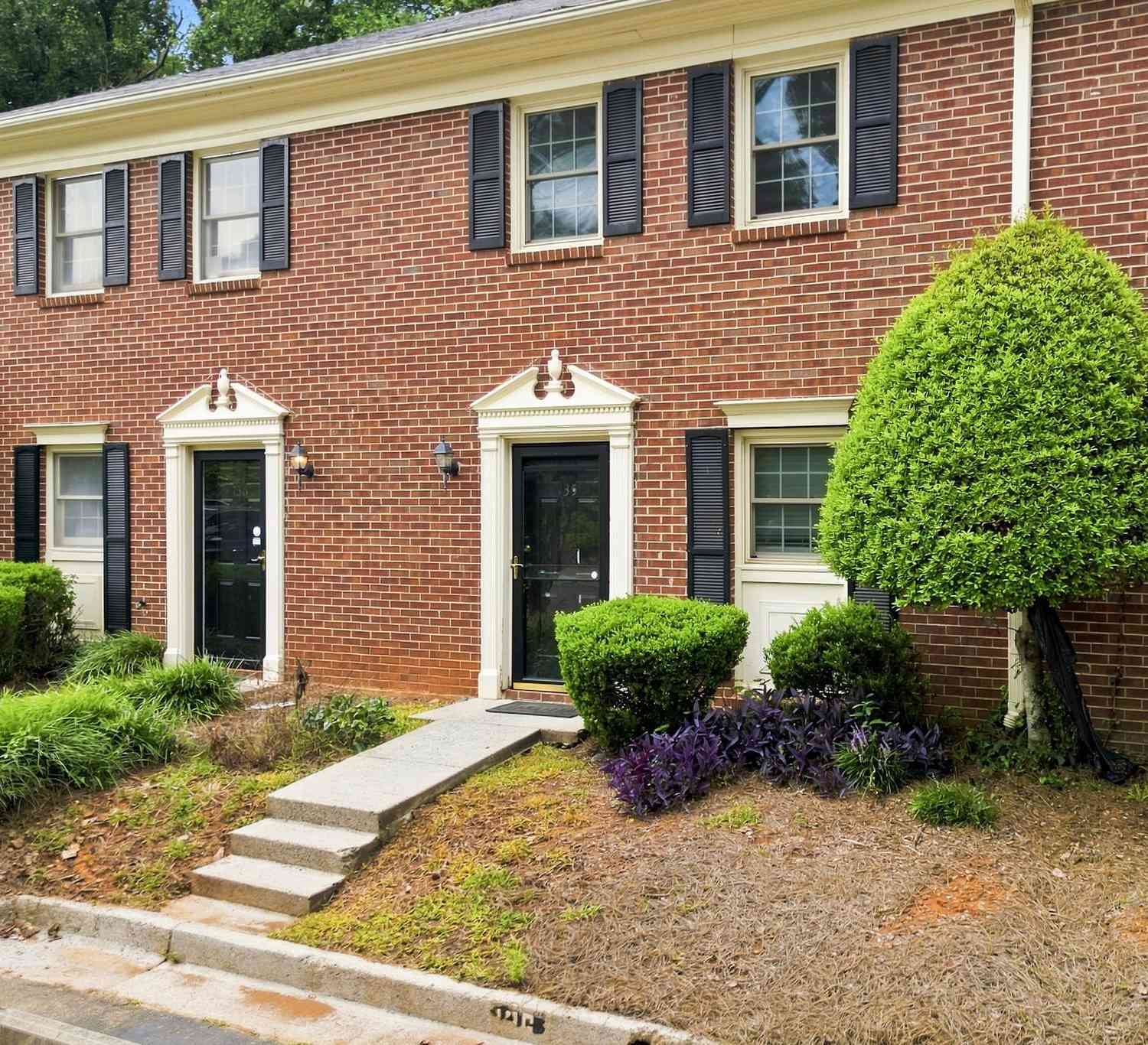 Condo For Sale - 135 Sterling Court<br/> Alpharetta, GA 30004