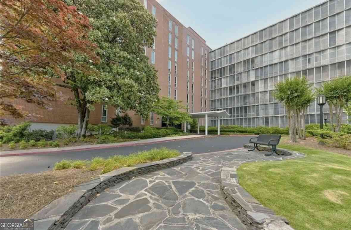 Condo For Sale - 3060 Pharr Court NW #822<br/> Atlanta, GA 30305
