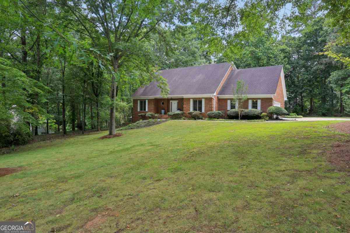 Homes For Sale - 3410 Donegal Way<br/> Snellville, GA 30039