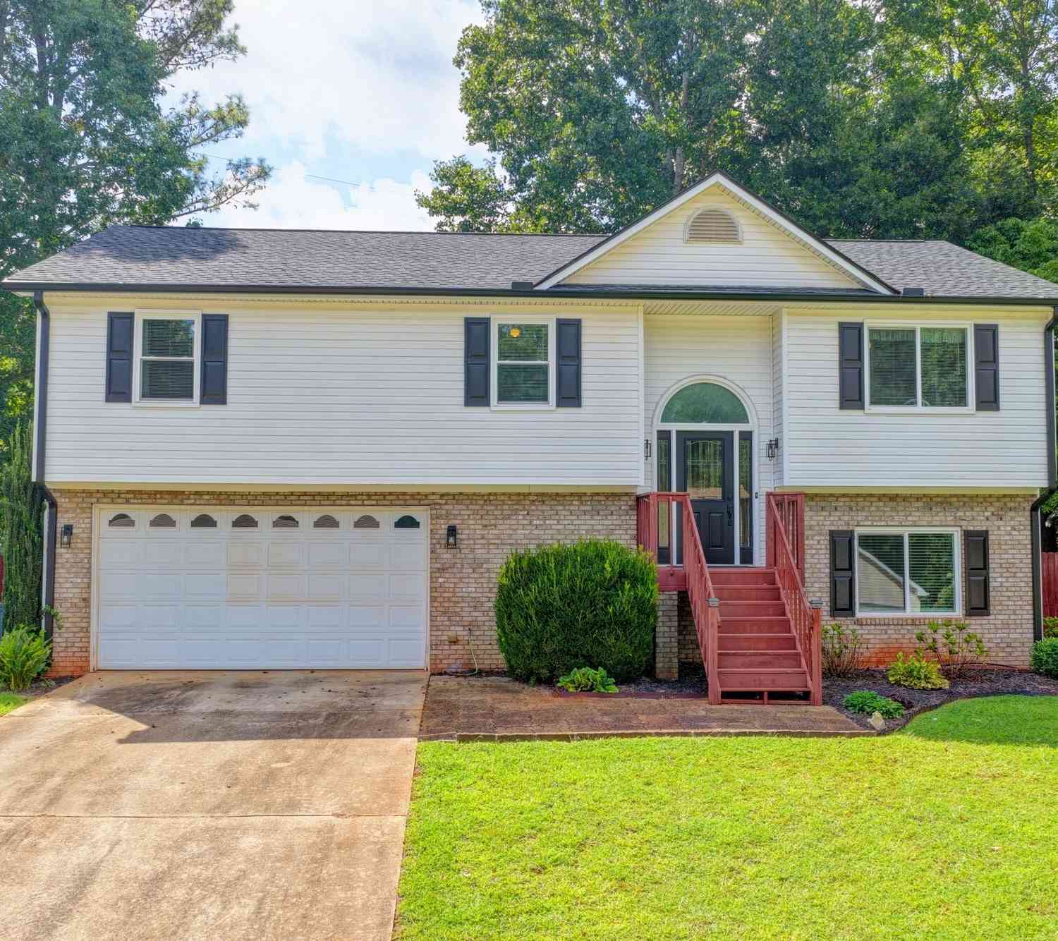 Homes For Sale - 7224 Ironwood Drive<br/> Gainesville, GA 30507
