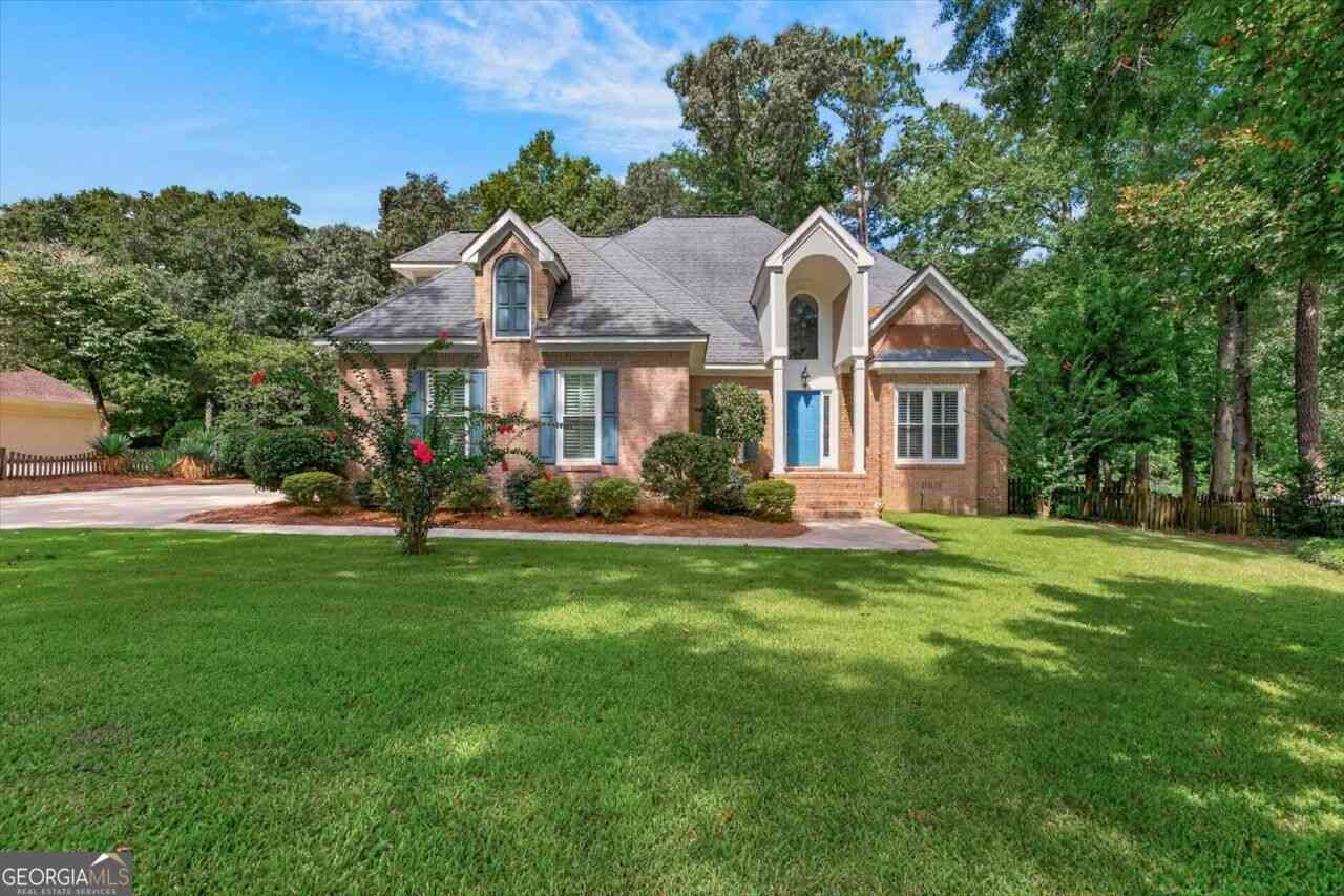 Homes For Sale - 106 Fairways Drive<br/> Warner Robins, GA 31088
