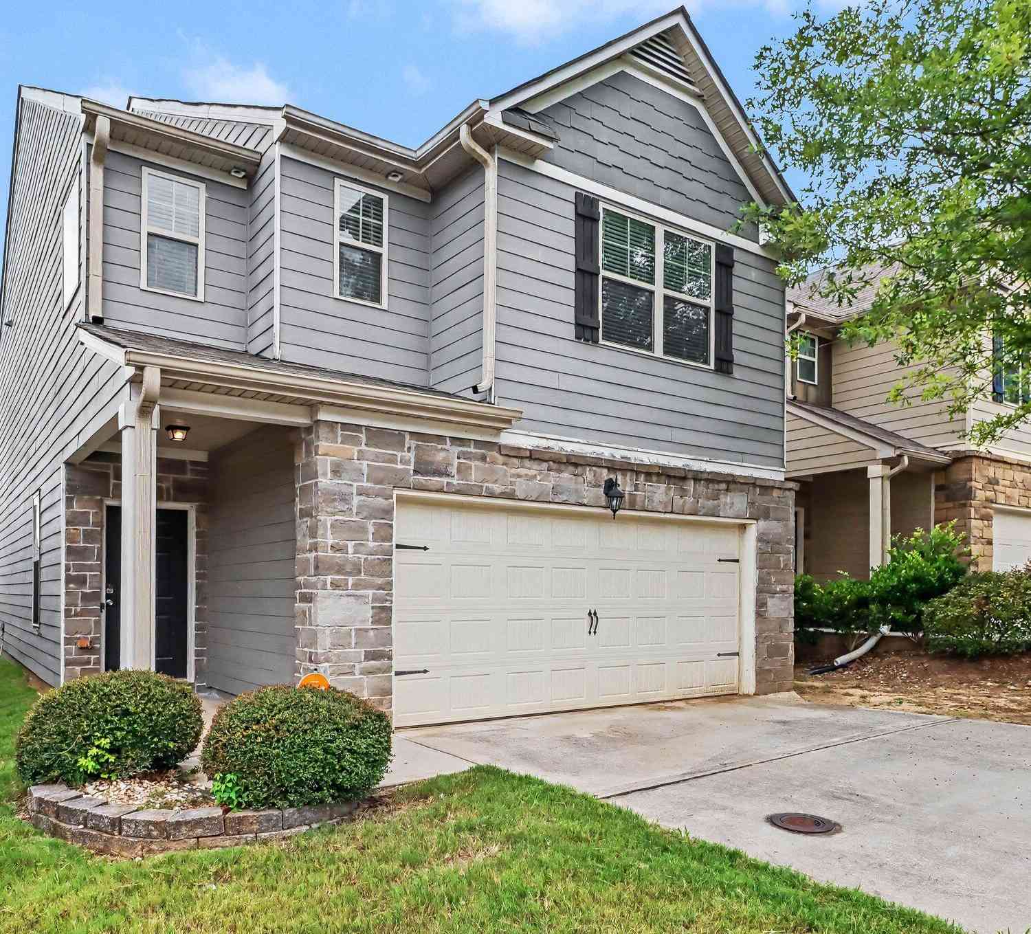 Homes For Sale - 5885 Seabright Lane<br/> Atlanta, GA 30349