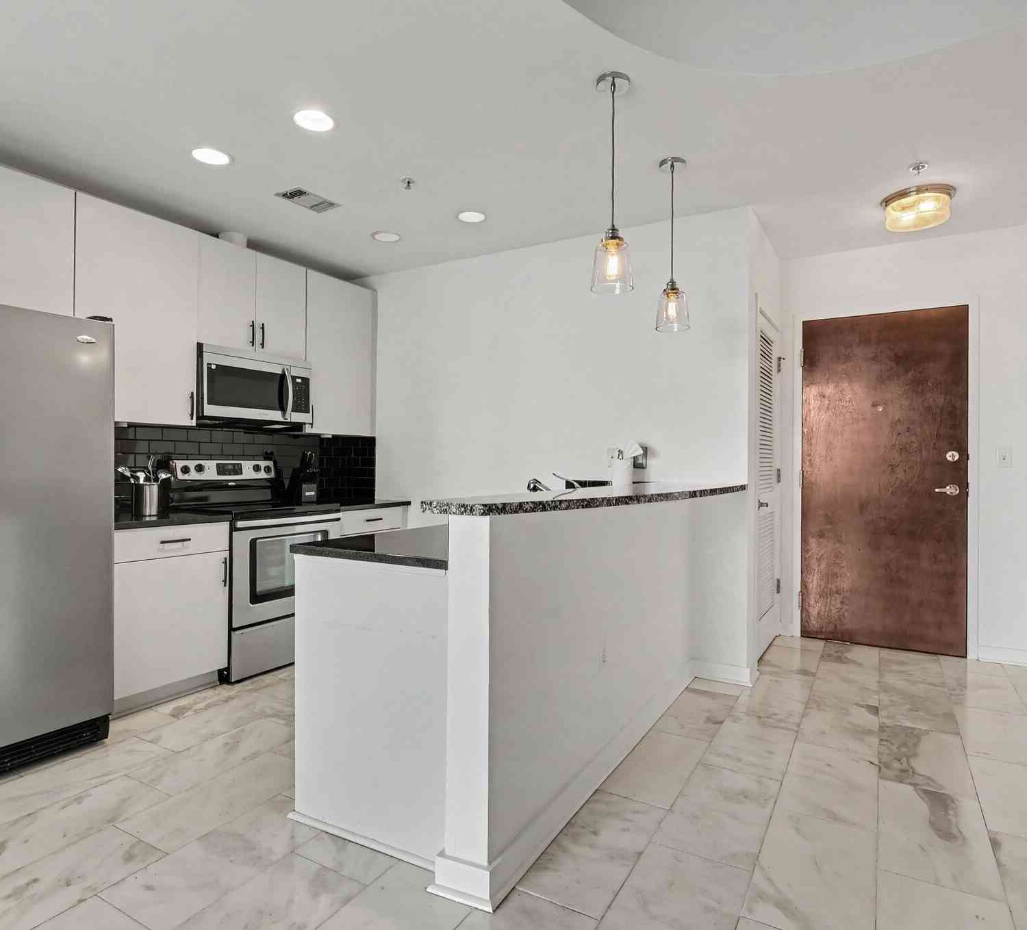 Condo For Sale - 400 W Peachtree Street NW #1812<br/> Atlanta, GA 30308