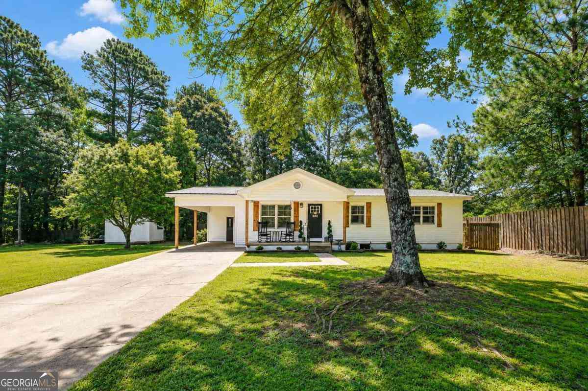 Homes For Sale - 410 Coleman Drive<br/> Statham, GA 30666