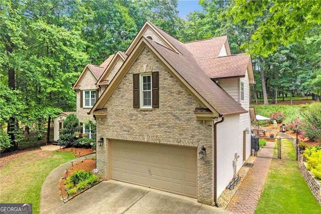 Homes For Sale - 5724 Newberry Point Drive<br/> Flowery Branch, GA 30542