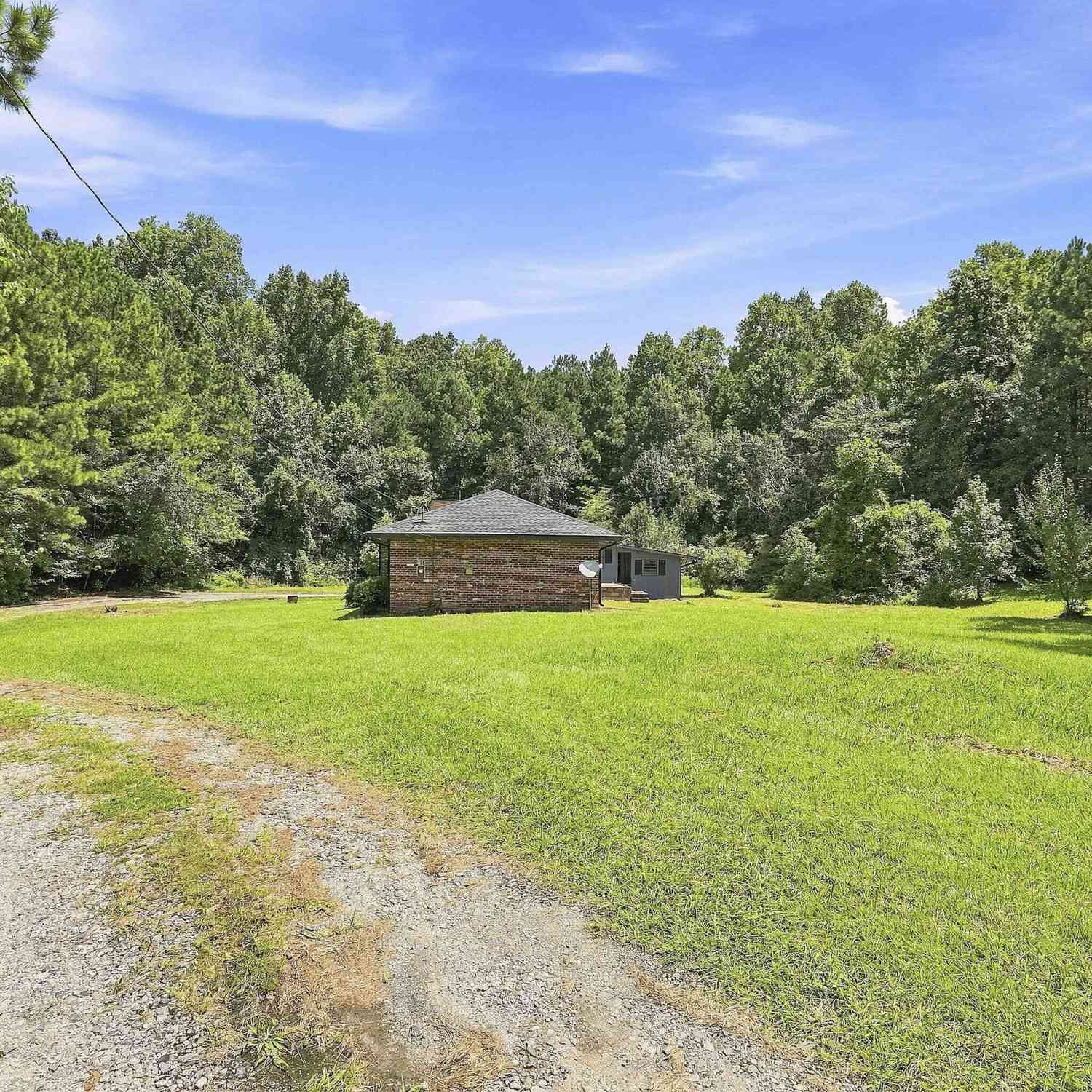 Homes For Sale - 490 Mehaffey Drive<br/> Fairburn, GA 30213