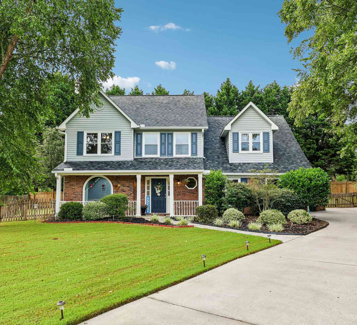 Homes For Sale - 2362 Dover Lane<br/> Snellville, GA 30078