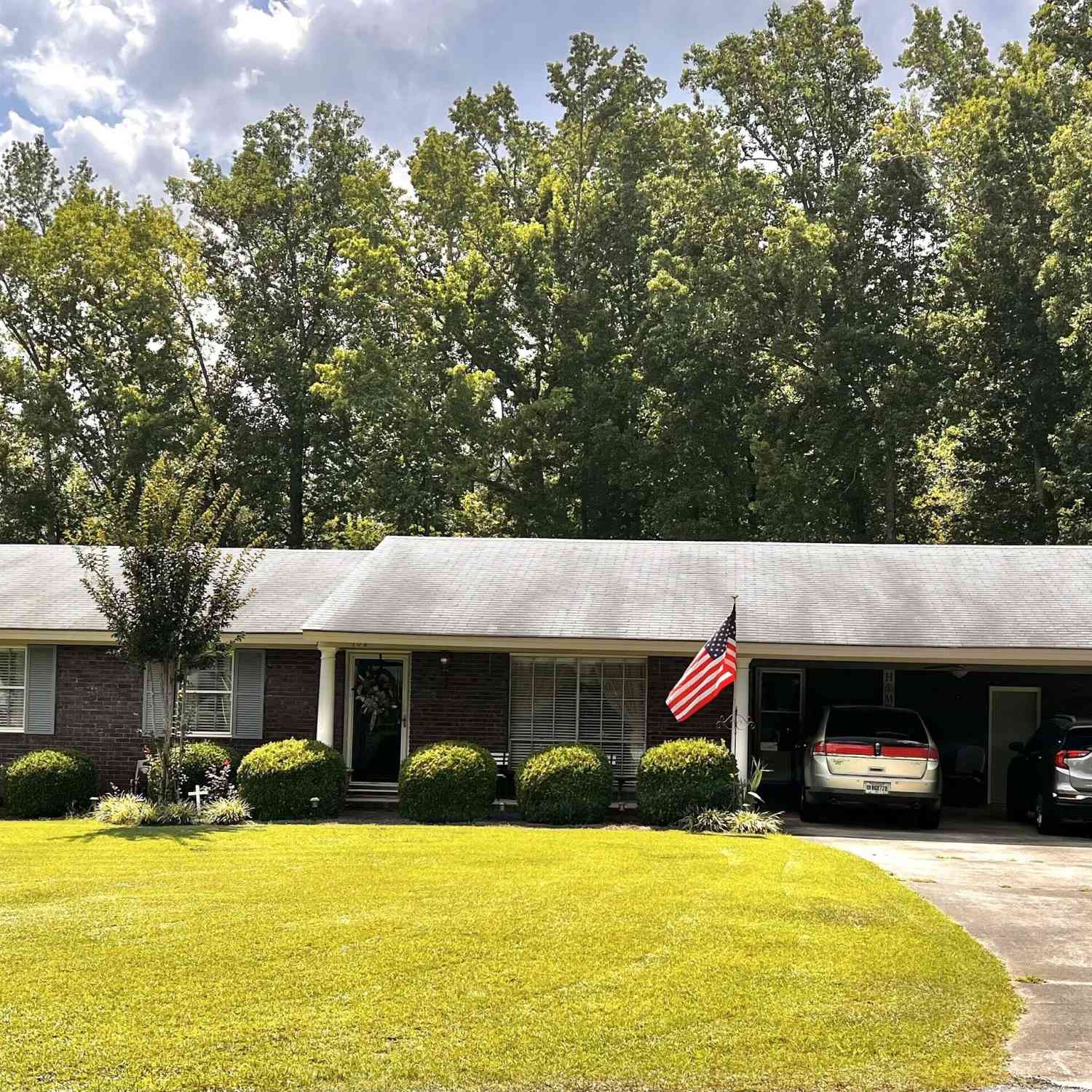 Homes For Sale - 108 Skyline Drive<br/> Barnesville, GA 30204